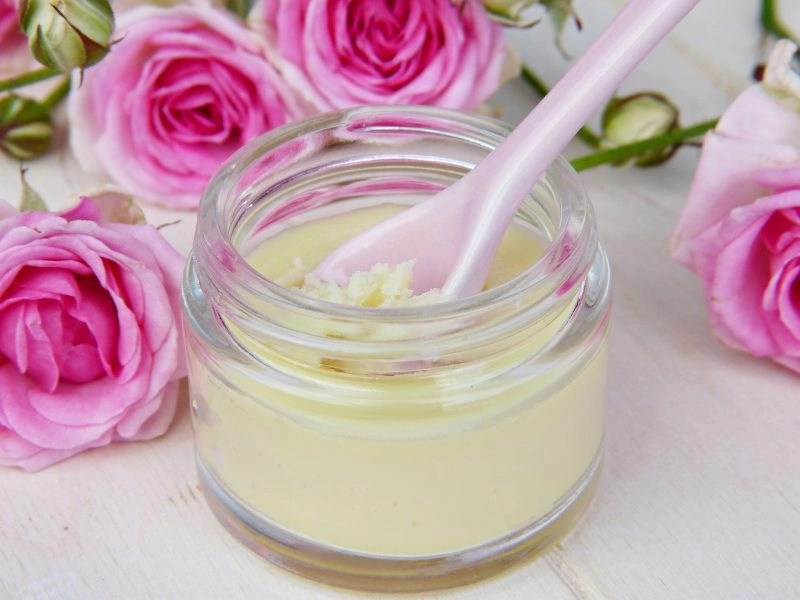 SHOULD YOU SWITCH TO NATURAL SKINCARE PRODUCTS?